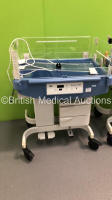 2 x Drager Babytherm 8000 Infant Incubators (Both Power Up - Both Missing Buttons - Both Incomplete - See Pictures) *S/N ARYK-0010*  **50.00 GBP Each / Buyers Premium 10 GBP** - 3