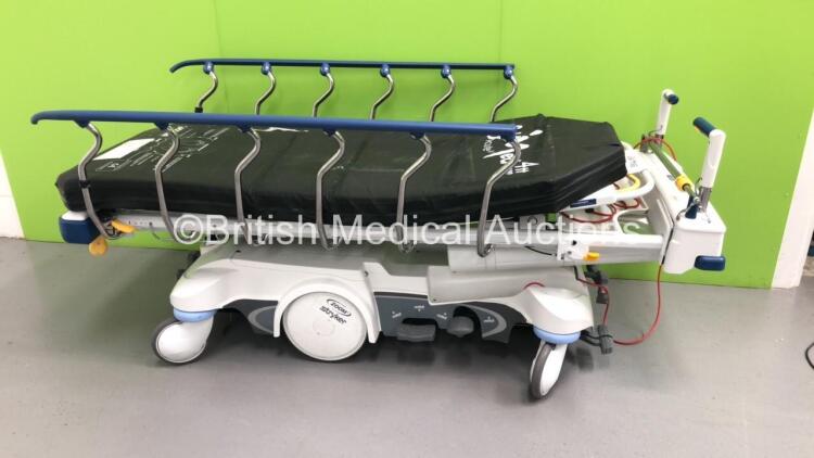 Stryker Zoom Hydraulic Patient Transport Trolley with Mattress (Hydraulics Tested Working)
