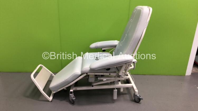 1 x Digitherm Comfort -4Eco Electric Dialysis / Therapy Chair with Controller