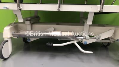 2 x Huntleigh Lifeguard Hydraulic Patient Trolleys with Mattresses (Hydraulics Tested Working) *S/N NA* - 4