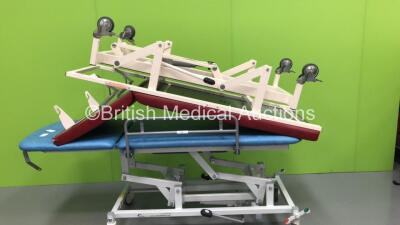 1 x Seers Medical Hydraulic Patient Examination Couch, 1 x Static Patient Examination Couch and 1 x Huntleigh Hydraulic Patient Examination Couch (Hydraulics Tested Working) - 2