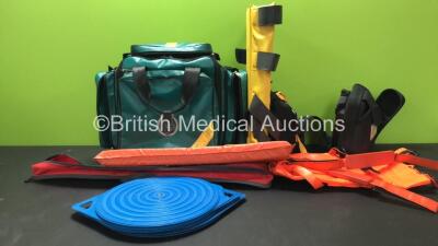 Mixed Lot Including 1 x Ambulance Bag, 3 x Samarit Pivot Discs, 1 x Lifepak Defibrillator Carry Bag and 1 x Splint