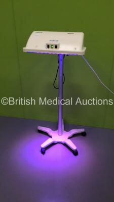Natus NeoBlue LED Phototherapy Light on Stand (Powers Up)