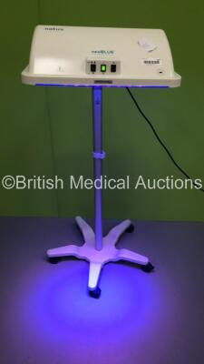 Natus Neoblue LED Phototherapy Light on Stand (Powers Up)