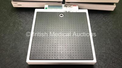 5 x Seca Model 877 Weighing Scales (All Untested Due to Missing Batteries) *SN 5877342107627, 5877292085007, 5877245086379, 5877290084942, 5877246086434* - 2