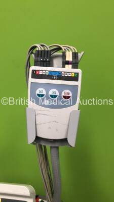 GE MAC 5500 HD ECG Machine on Stand (Powers Up) *S/N SGM12313277PA* - 3