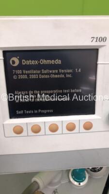 Datex-Ohmeda Aestiva/5 Anaesthesia Machine with Datex-Ohmeda 7100 Ventilator Software Version 1.4 with Blease Sevoflurane Vaporizer, Bellows, Absorber and Hoses (Powers Up) *S/N AMVQ00136* - 2