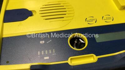 2 x Cardiac Science Powerheart AED G3 Defibrillators with 2 x Batteries (1 Powers Up, 1 No Power with Missing Shock Button-See Photo) - 4