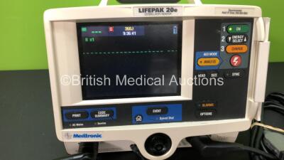 Medtronic Physio Control Lifepak 20e Defibrillator / Monitor with ECG and Printer Options, 1 x ECG Lead and 1 x Paddle Lead *Mfd 2010* (Powers Up) *39237713* - 2