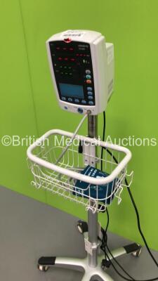 Mindray VS-800 Patient Monitor on Stand with 1 x BP Hose and 1 x BP Cuff (Powers Up-Missing Light Lens-See Photos) * SN FS 0075662 * - 4