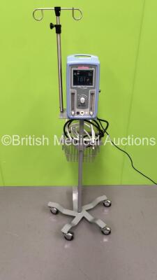 Viasys Healthcare Infant Flow SiPAP P/N 675-CFG-004 on Stand with Hoses (Powers Up with Alarm E54) * Mfd Jan 2007 *