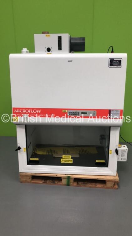 Microflow Advanced Safety Cabinet Class 1 (Powers Up) *S/N 201311AB326* ***Q288***