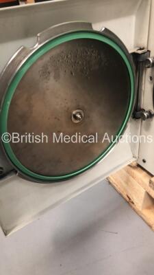 1 x MDS Medical (Unknown Model) Autoclave and 1 x Eschmann SES 2000 Autoclave (Both Power Up) - 7