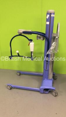 Arjo Maxi Move Electric Patient Hoist with Battery and Controller (Powers Up)