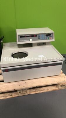 Beckman Coulter Optima TLX Ultracentrifuge 120,000 RPM (Powers Up) * On Pallet *