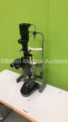 Haag-Streit Bern SL 900 Slit Lamp with 2 x 10x Eyepieces on Motorized Table (Powers Up with Good Bulb)