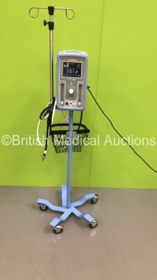 Viasys Healthcare Infant Flow SiPAP P/N 675-CFG-004 on Stand with Hoses (Powers Up with E54 Error Code) * Mfd June 2009 *