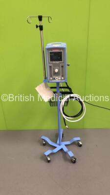 Carefusion Infant Flow SiPAP P/N 675-CFG-004 on Stand with Hoses (Powers Up) * Mfd June 2009 *