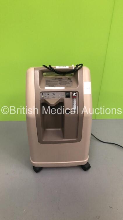 DeVilbiss 4 LItre Oxygen Concentrator (Powers Up)