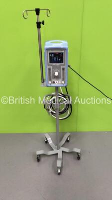 Viasys Healthcare Infant Flow SiPAP P/N 675-CFG-004 on Stand with Hoses (Powers Up with Alarm E54) * Mfd June 2009 *