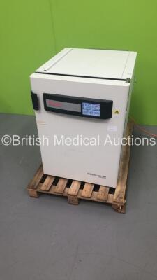 Thermo Scientific HeraCell Vios 160i CO2 Incubator (Powers Up) *Pallet* - 2