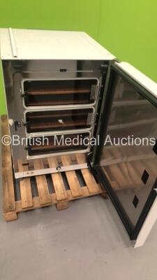 Thermo Scientific HeraCell Vios 160i CO2 Incubator (Powers Up) *Pallet* - 4