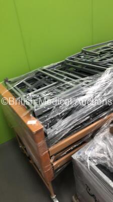 30 x Emergency Hospital Beds with Accessories (See All Pictures) - 7