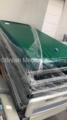 30 x Emergency Hospital Beds with Accessories (See All Pictures) - 16