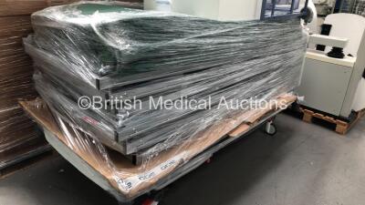 30 x Emergency Hospital Beds with Accessories (See All Pictures) - 17