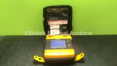 Medtronic Lifepak 1000 Defibrillator in Carry Case with 1 x Physio Control Ref 11141-000156 Battery (Powers Up) *S/N - 42528252*