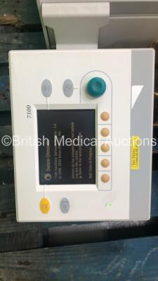 Datex-Ohmeda Aestiva/5 Anaesthesia Machine with Datex-Ohmeda 7100 Ventilator Software Version 1.4 with Bellows and Absorber (Powers Up) *S/N AMVP00200* - 4