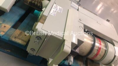 Datex-Ohmeda Aestiva/5 Anaesthesia Machine with Datex-Ohmeda 7100 Ventilator Software Version 1.4 with Bellows and Absorber (Powers Up) *S/N AMVP00201* - 5