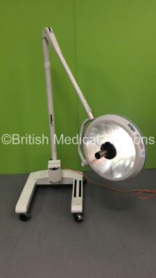 Drager Sola 500 Patient Examination Lamp on Stand (Powers Up with Good Bulb)