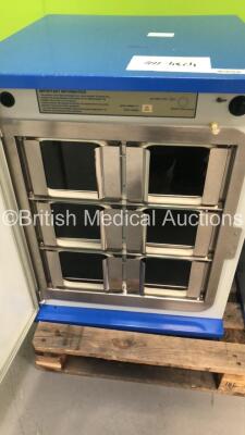 Eppendorf Galaxy R CO2 Incubator Model 300 (Powers Up - Bleeds in Screen - See Pictures) *S/N 4016* - 3