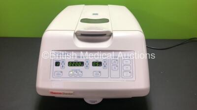 Thermo Shandon Cytospin 4 Centrifuge (Powers Up) *CY0742 0211*