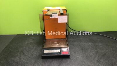 Sartorius Type R 200 D Analytical Lab Scales (Powers Up with Damaged side Panel-See Photo) *SN 37040080*