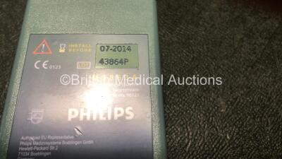 Philips Heartstart FR2+ Defibrillator with 1 x Philips M3863A Battery *Install Date 07-2014* (Powers Up and Passes Self Test) *SN FS0091042, 0307226270* - 3