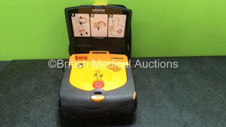 Medtronics Lifepak CR Plus Defibrillator in Carry Case (Powers Up)