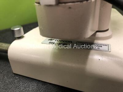 TopCon SL-2E Slit Lamp with 2 x Eyepieces (Untested Due to Missing Power Supply) *SN 628916* - 2