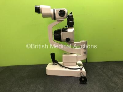 TopCon SL-2E Slit Lamp with 2 x Eyepieces (Untested Due to Missing Power Supply) *SN 627654*