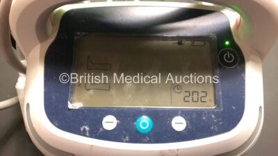 Mixed Lot Including 1 x Olympus CLV-S20 Light Source, 1 x Arjo Flowtron ACS900 Leg Pressure Therapy Unit *Mfd 2018* (Both Power Up) - 4