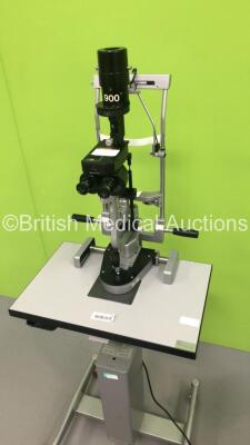 Haag Streit Bern SL900 Slit Lamp on Hydraulic Table with 2 x 10 x Eyepieces and Chin Rest (Powers Up with Good Bulb) *S/N FS0084082* - 2