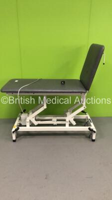 Akron Streamline 225 Electric Patient Examination Couch (Unable To Test Due to No Controller) * SN IPS43616 *