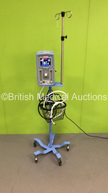 Viasys Healthcare Infant Flow SiPAP P/N 675-CFG-004 on Stand with Hoses (Powers Up) * Mfd 2008 *