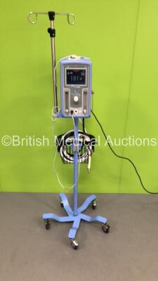 Viasys Healthcare Infant Flow SiPAP P/N 675-CFG-004 on Stand with Hoses (Powers Up) * Mfd 2006 *