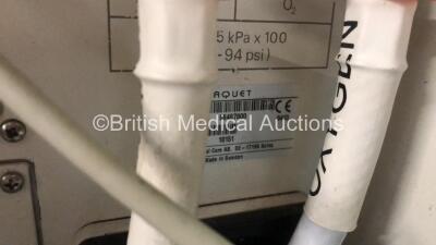 Maquet Servo-i Ventilator with 1 x Maquet 6449701 Monitor (No Power with Damaged Pin-See Photos) *SN 18151, 115115* - 6