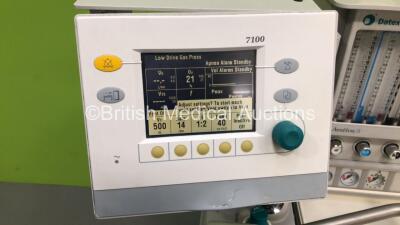 Datex-Ohmeda Aestiva/5 Anaesthesia Machine with Datex-Ohmeda 7100 Ventilator Software Version 1.4, Bellows, Absorber and Hoses (Powers Up) *S/N AMVL00442* - 5