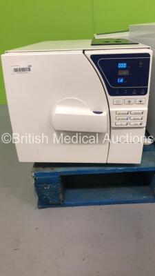 MDS Medical LF-22L-II Steam Sterilizer (Powers Up)