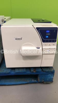 MDS Medical LF-22L-II Steam Sterilizer (Powers Up)