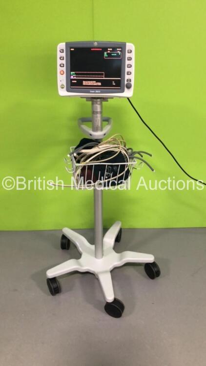 GE Dash 2500 Patient Monitor with SpO2,ECG and NIBP Options,BP Hose,3 x BP Cuffs,SpO2 Finger Sensor and 3-Lead ECG Lead on Stand (Powers Up) * SN SCG13377053WA * * Mfd 2013 *